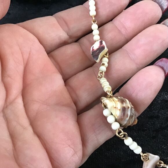 Seashell Necklace 18 Inches Beads Snail Shell Spring Clasp Vintage Beachy - Picture 3 of 5
